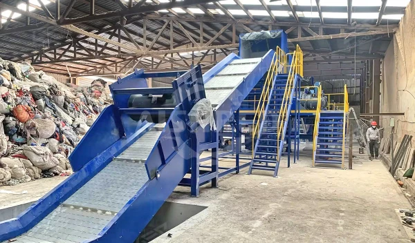 Déchiqueteur à deux-arbres en trois-étages pour transformer les déchets textiles usés en combustibles alternatifs RDF